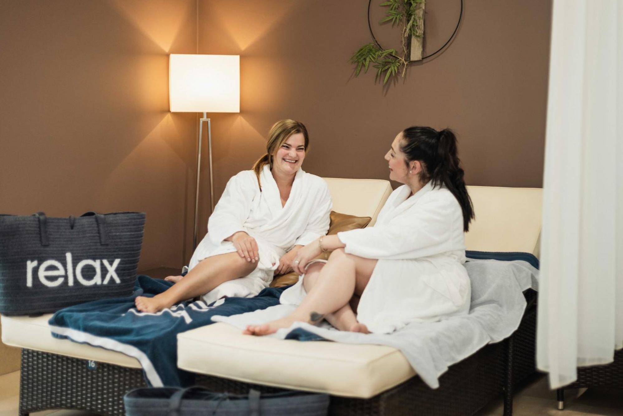 Therme Laa - Hotel & Silent Spa Лаа ан дер Тая Екстериор снимка